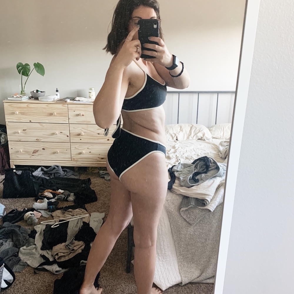 High cut swim bottom